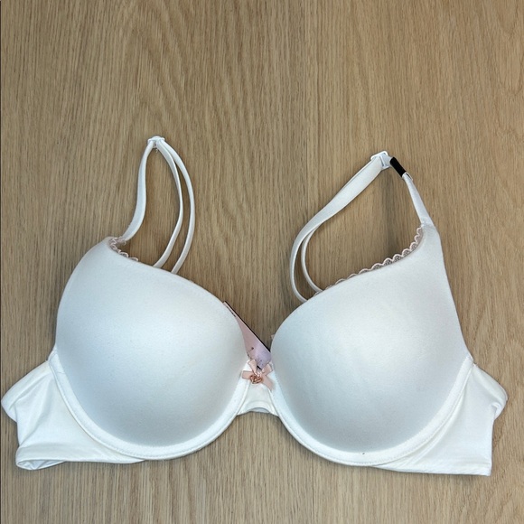 NWT Victoria's Secret Body By Victoria Perfect Shape Smooth Push-Up Bra 34B - Picture 3 of 7